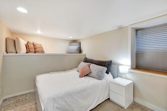 7911 5th Ave NE, Unit 2 in Seattle, WA - Building Photo - Building Photo