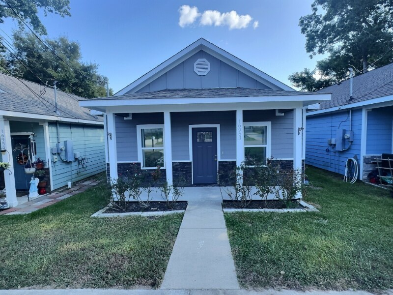 16963 W Ivanhoe St in Montgomery, TX - Building Photo