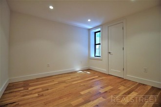 1128 Halsey St in Brooklyn, NY - Foto de edificio - Floor Plan