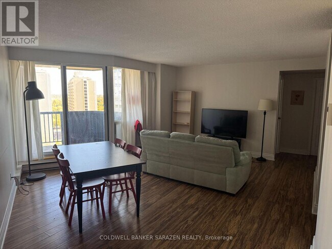 900 Dynes Rd in Ottawa, ON - Building Photo - Building Photo