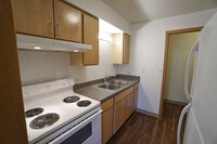 Rolling Hills Apartments in St. Paul, MN - Building Photo - Building Photo