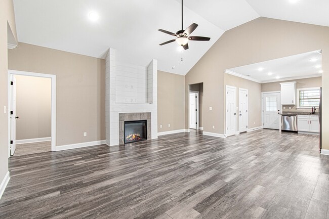 4 Suntrust Dr in Rossville, GA - Foto de edificio - Building Photo