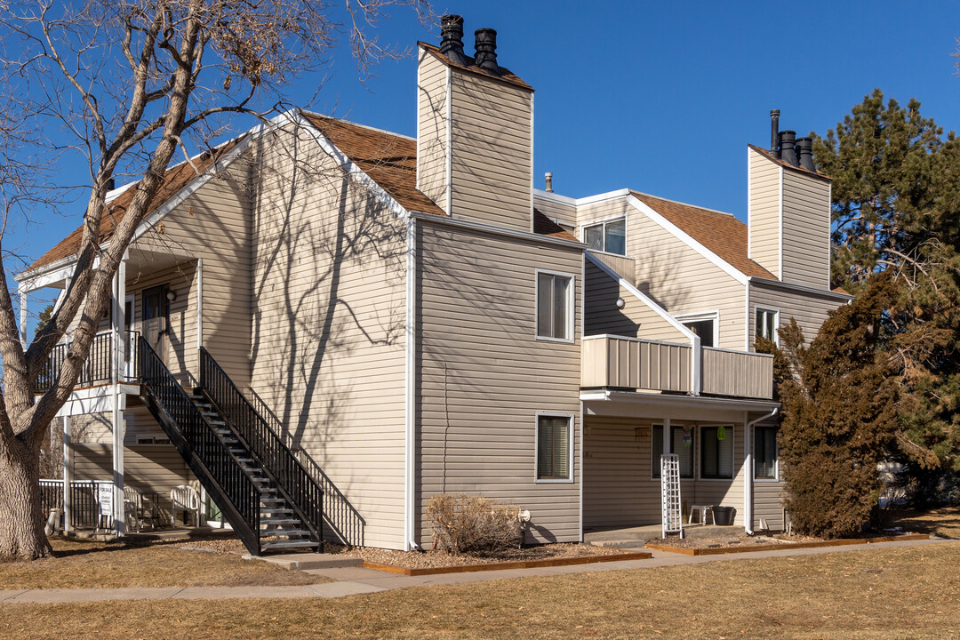 Strawberry at Heatheridge South in Aurora, CO - Building Photo