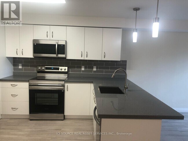 370 Fisher Mills Rd in Cambridge, ON - Building Photo - Building Photo