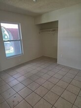 5613-5618 8th St Ct E in Bradenton, FL - Building Photo - Building Photo