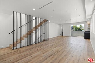 841 N McCadden Pl in Los Angeles, CA - Foto de edificio - Building Photo