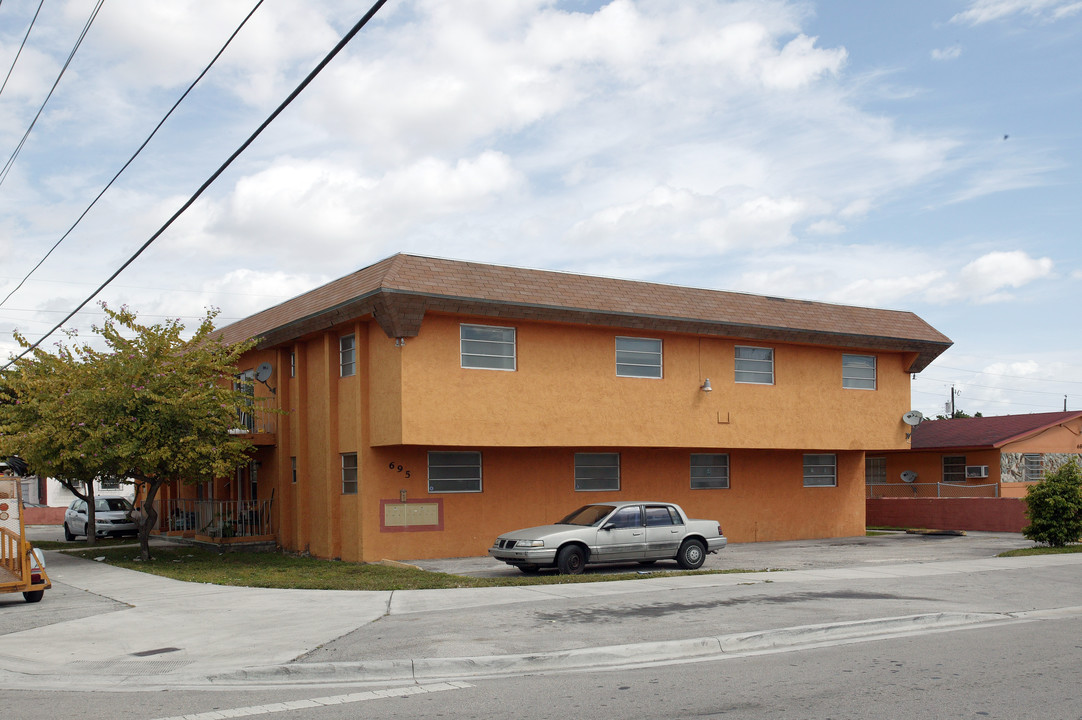 695 W 28th St in Hialeah, FL - Building Photo