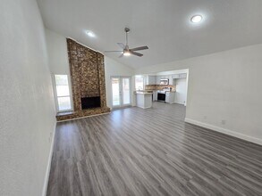 2120 Via Estrada in Carrollton, TX - Building Photo - Building Photo