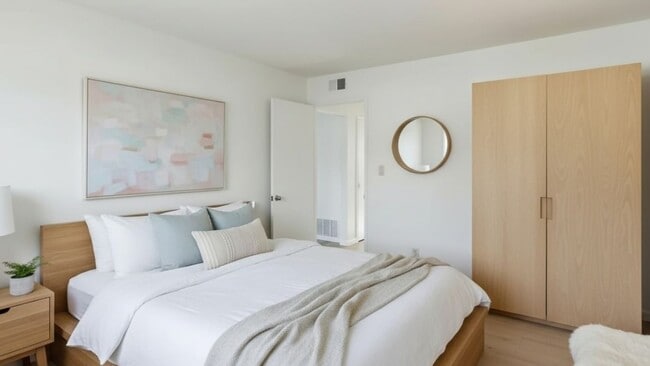 1694 Torrance St, Unit 2 in San Diego, CA - Building Photo - Building Photo