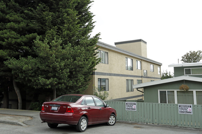 The Crown Vista Apartments in Seattle, WA - Building Photo - Building Photo