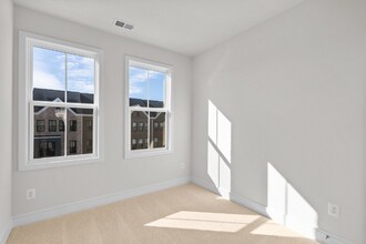 23082 Soaring Hts Ter in Brambleton, VA - Foto de edificio - Building Photo