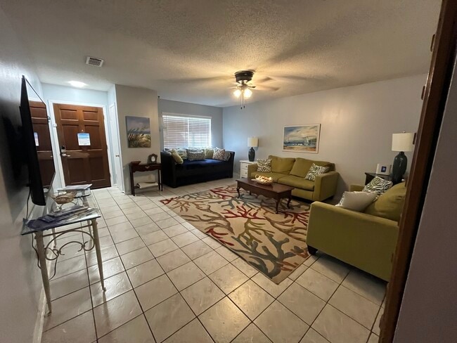 3211 Auburn Pky in Gulf Breeze, FL - Foto de edificio - Building Photo