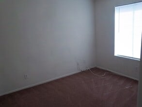 5928 Strayhorn Ct in Las Vegas, NV - Building Photo - Building Photo