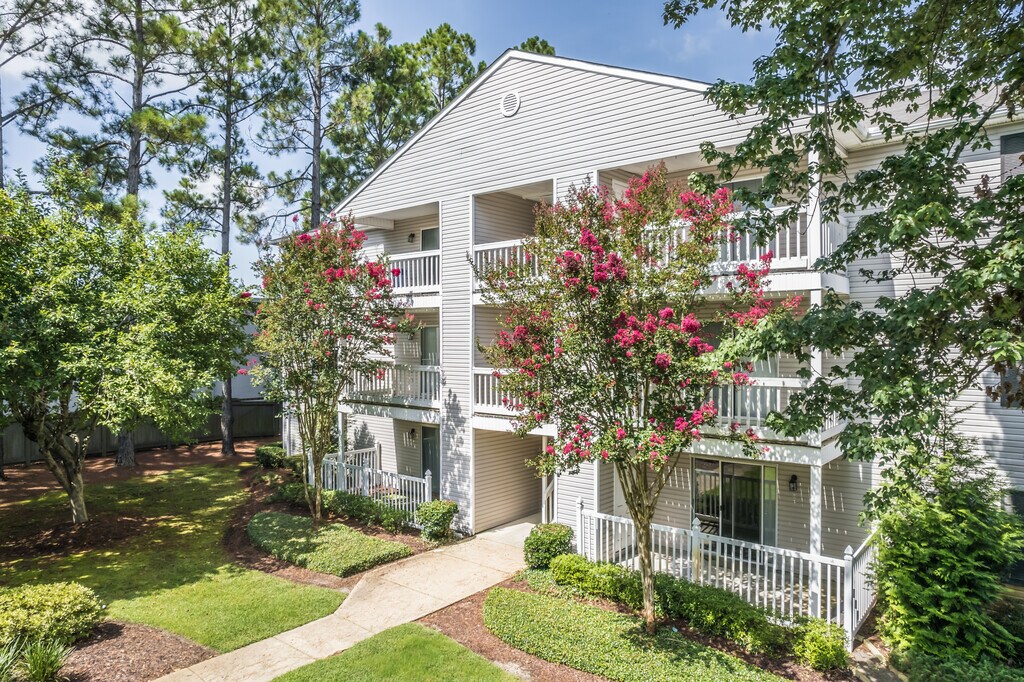 Shadow Lake Apartments in Flowood, MS
