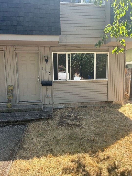 1075 Monroe St in Eugene, OR - Building Photo