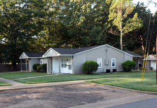 Lulu B Covington Apartments in Canton, MS - Building Photo - Building Photo