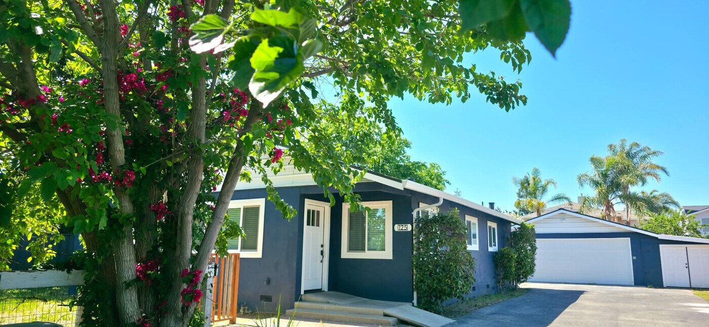 125 Farrell Ave in Gilroy, CA - Foto de edificio