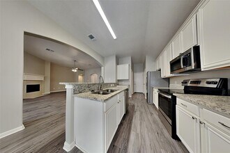3102 Candle Pond Ln in Spring, TX - Foto de edificio - Building Photo