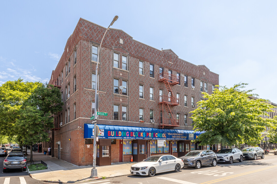463 Wilson Ave in Brooklyn, NY - Foto de edificio