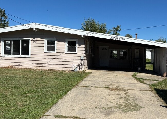 852 Deborah St