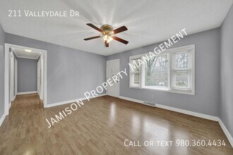 211 Valleydale Dr in Gastonia, NC - Building Photo - Building Photo