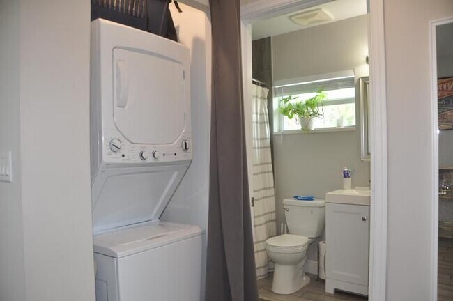 1216 NW 6th Ct in Fort Lauderdale, FL - Foto de edificio - Building Photo