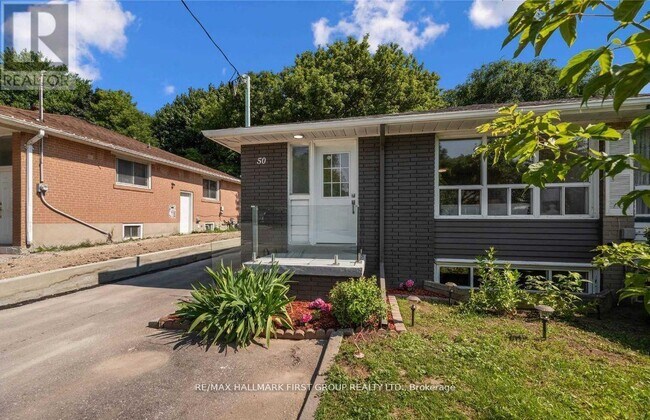 50 Walter Ave in Newmarket, ON - Building Photo - Building Photo