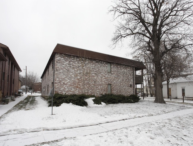 611 S 20th St in Lincoln, NE - Foto de edificio - Building Photo