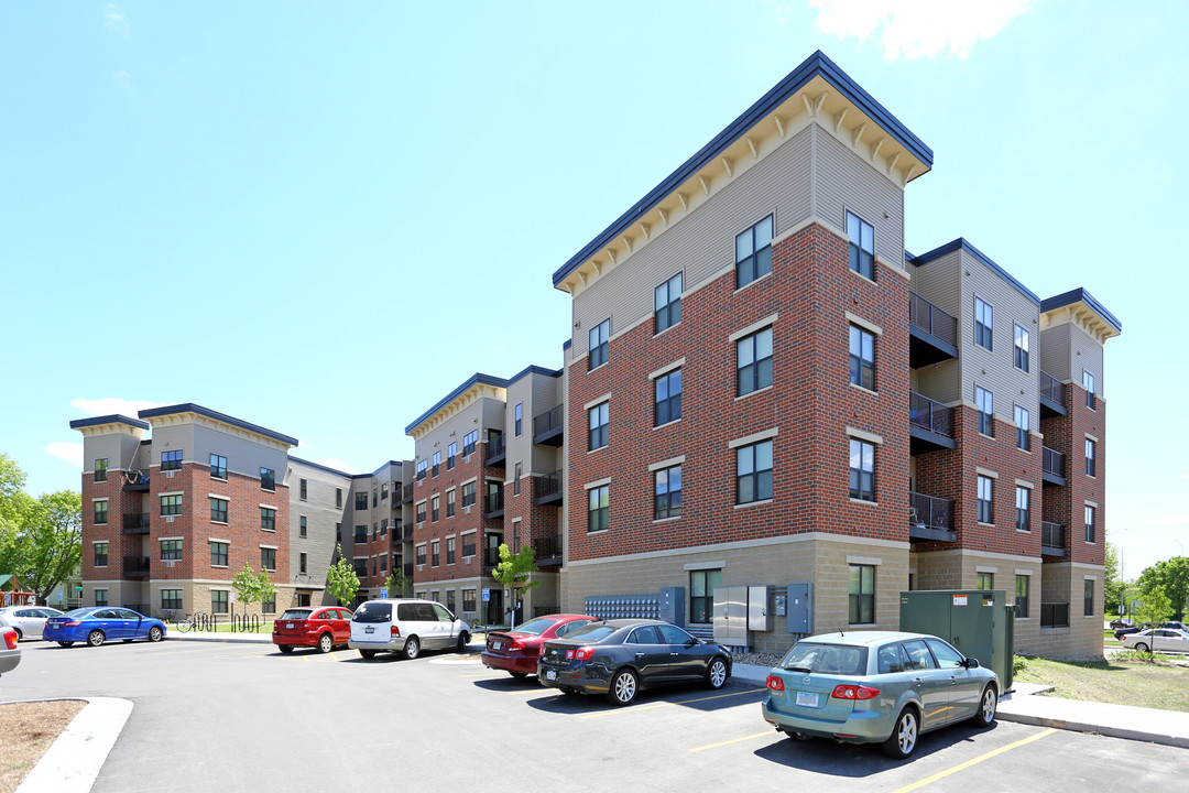 Kingston Village Apartments in Cedar Rapids, IA - Foto de edificio