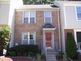 692 Lions Gate Ln in Odenton, MD - Building Photo