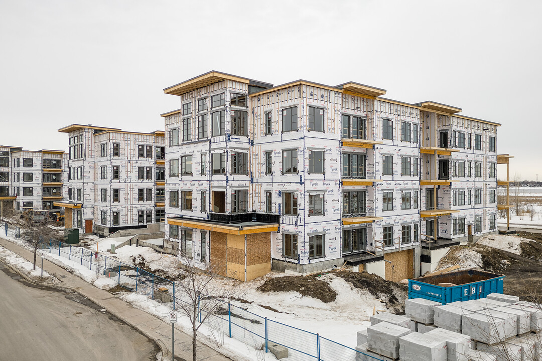 Complexe St Charles in Terrebonne, QC - Building Photo