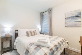 9413 Roosevelt Way NE in Seattle, WA - Building Photo - Building Photo