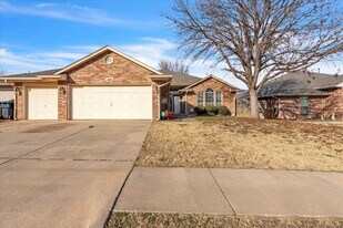 405 NW 142nd Cir in Edmond, OK - Building Photo
