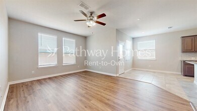 1000 Meadow Scape Dr in Burleson, TX - Building Photo - Building Photo