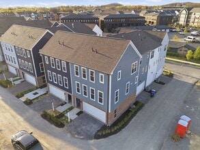 227 Oliver Way in Cranberry Township, PA - Foto de edificio - Building Photo