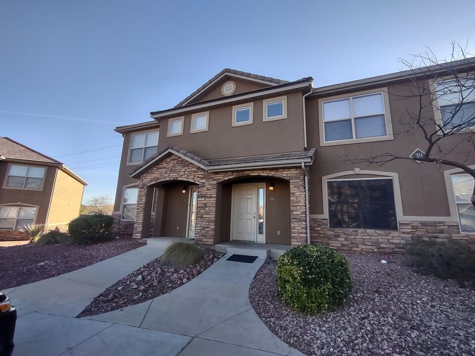 2155 S Hidden Valley Dr in Saint George, UT - Building Photo