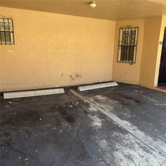 451 NE 136th St in North Miami, FL - Building Photo - Building Photo