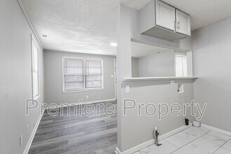 816 S Woodland Ave in Independence, MO - Building Photo - Building Photo