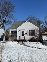 2222 Rood St in Toledo, OH - Building Photo