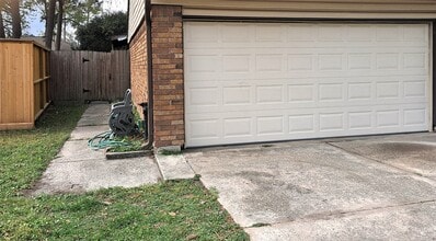 2917 Bassingham Dr in Houston, TX - Building Photo - Building Photo
