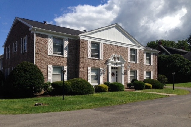 Imperial Gardens in Meadville, PA - Building Photo