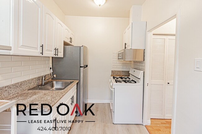 229 S Tower Dr, Unit F in Beverly Hills, CA - Building Photo - Building Photo