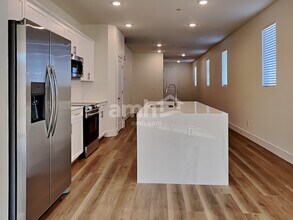 830 English Primrose St in Henderson, NV - Building Photo - Building Photo