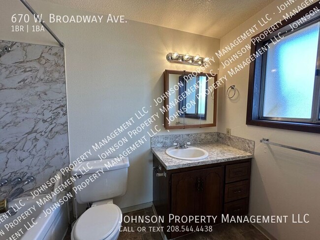 property at 670 W Broadway Ave
