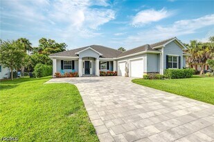 1221 La Faunce Way in Ft. Myers, FL - Building Photo