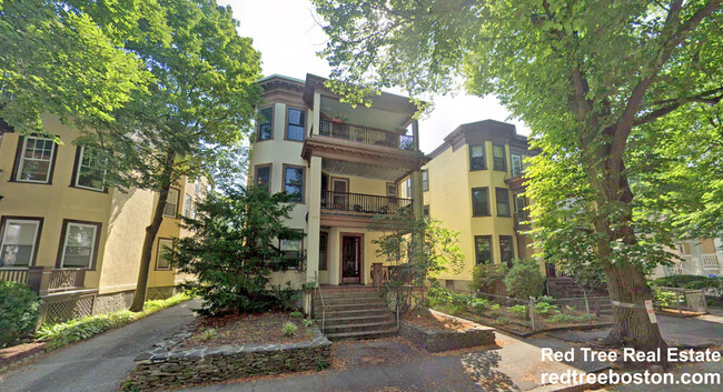 119 Browne St, Unit 2 in Brookline, MA - Building Photo - Building Photo