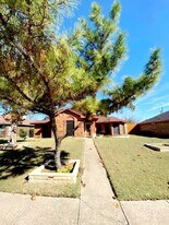 1045 Pepperidge Dr in Lancaster, TX - Building Photo