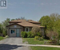65 Hickling Trail in Barrie, ON - Building Photo