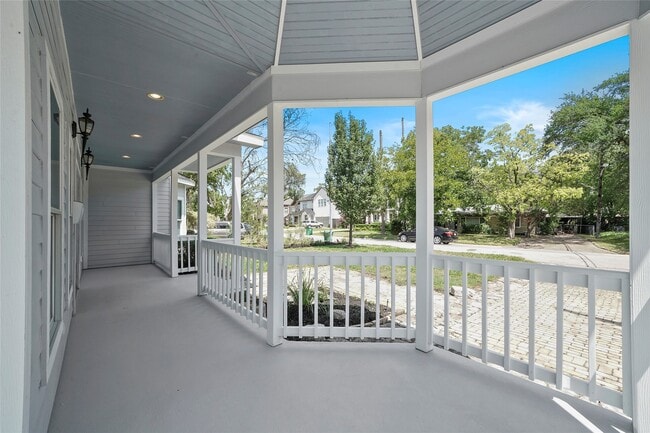 1213 Wakefield Dr in Houston, TX - Building Photo - Building Photo