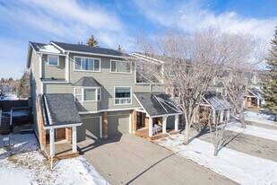 145 Woodglen Grv SW in Calgary, AB - Building Photo